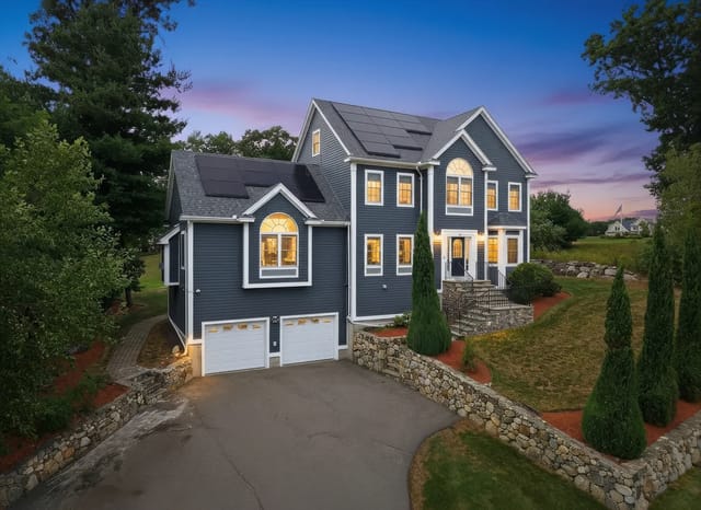 5-bed Single Family at 52 Regency Dr, Dracut
