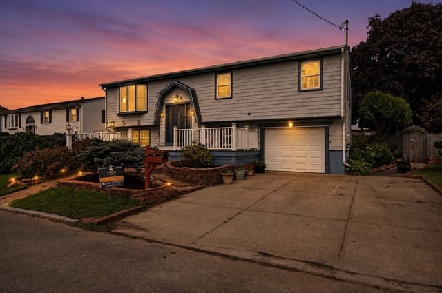 Casa Unifamiliar de 3 quartos em 202 Oman St, Fall River
