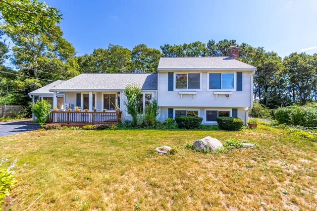 2-bed Single Family at 8 Laura Ln, Bourne