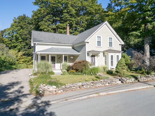 3-bed Single Family at 25 Prospect St, Pepperell
