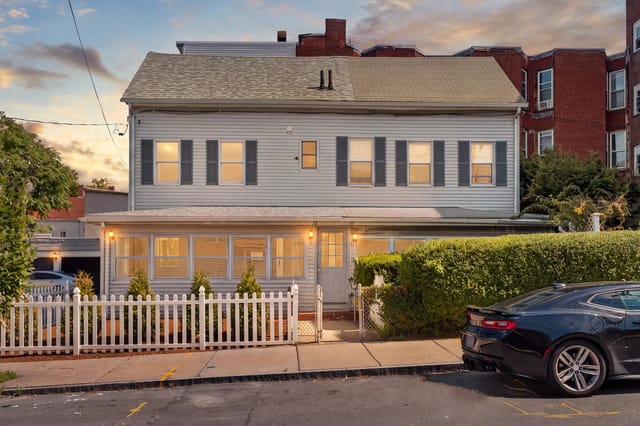 3-bed Single Family at 13 Heard, Chelsea