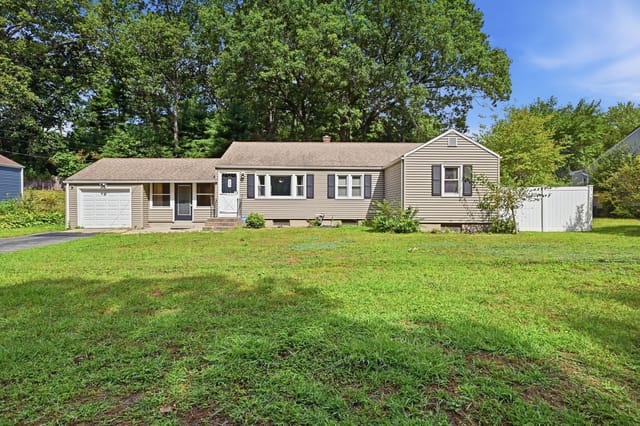 4-bed Single Family at 42 N Brook Rd, Springfield