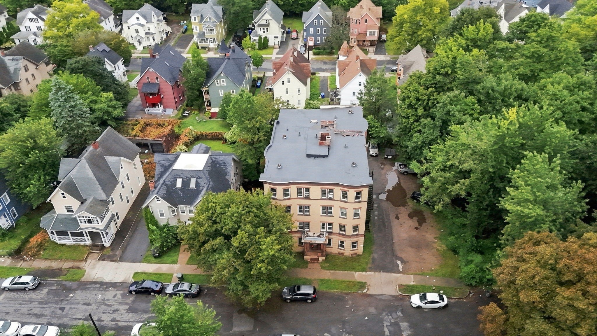 12-bed Multi-Family at 40 Warriner Ave, Springfield