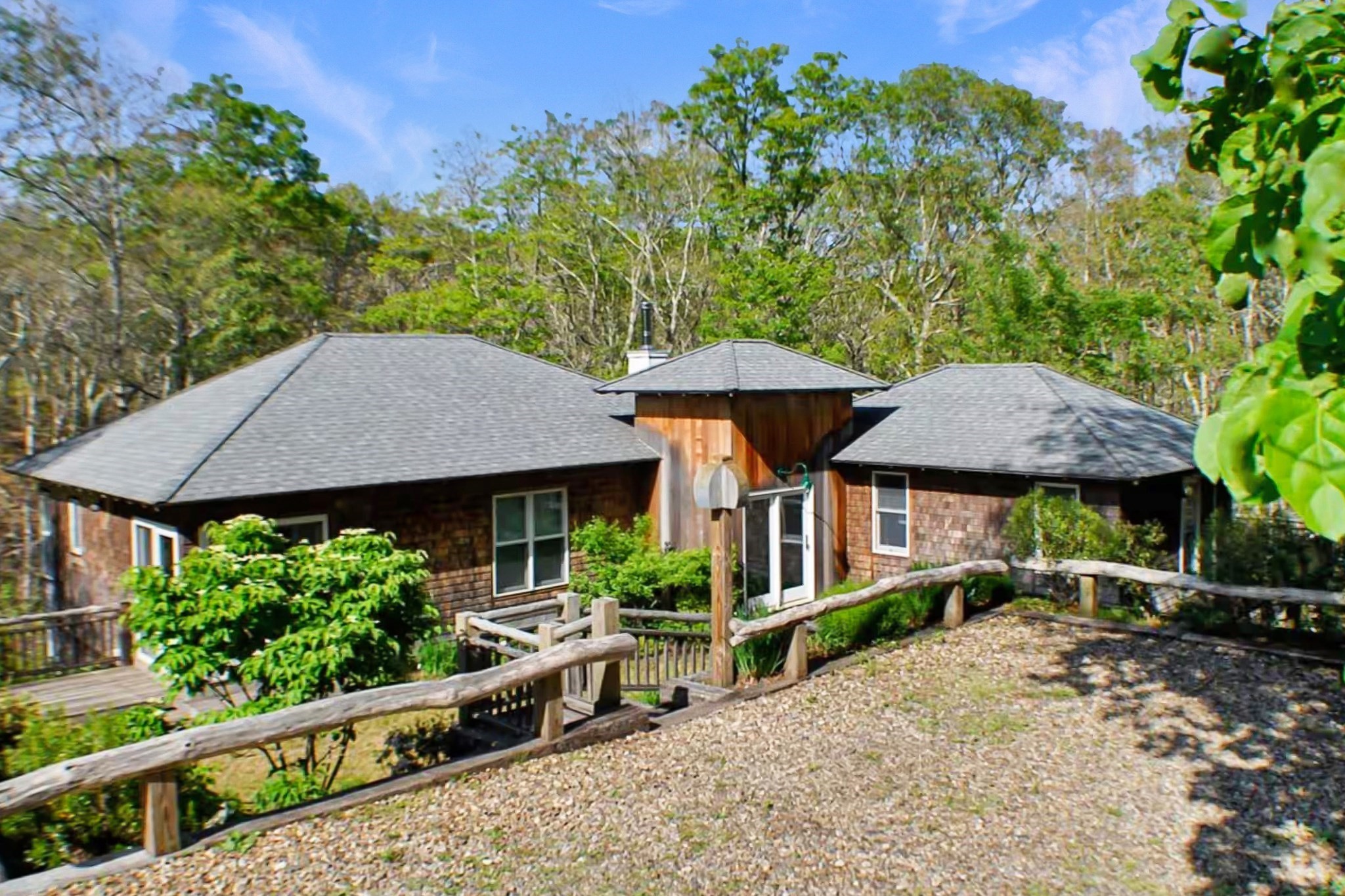 4-bed Single Family at 18 Sylvan Avenue, Tisbury
