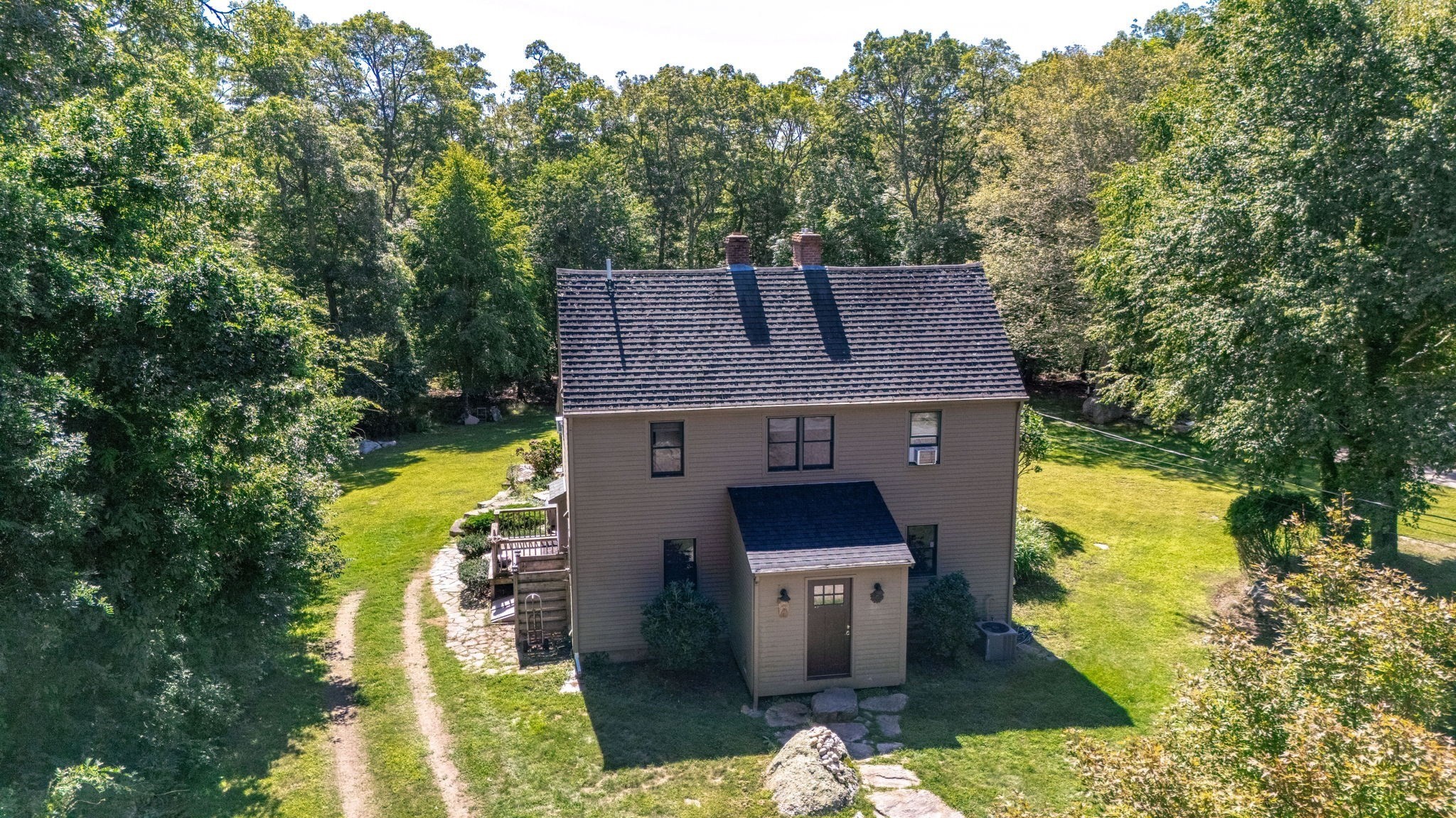 2-bed Single Family at 2 Monument Dr, Westport