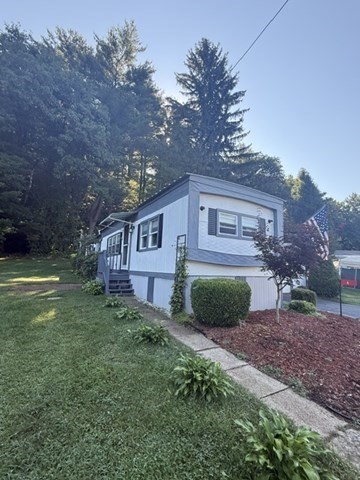 1-bed Single Family at 6 Willow Circle, Brimfield