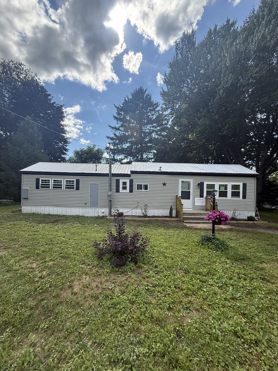 1-bed Single Family at 9 Willow, Brimfield