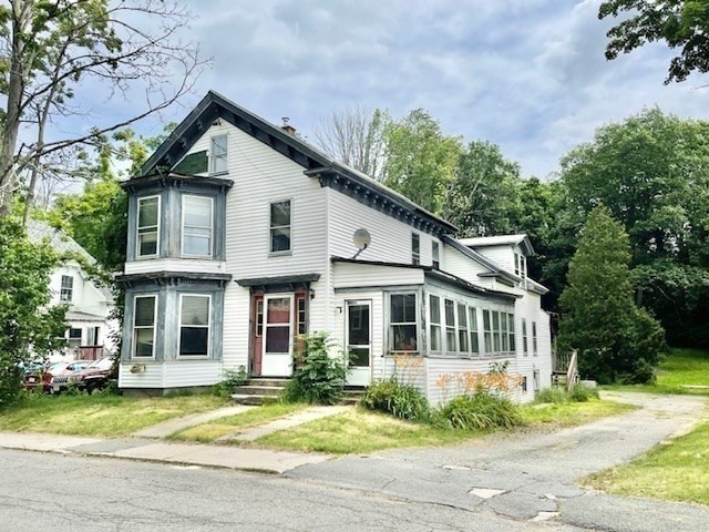 Multifamiliar de 4 quartos em 39 Summer St, Athol
