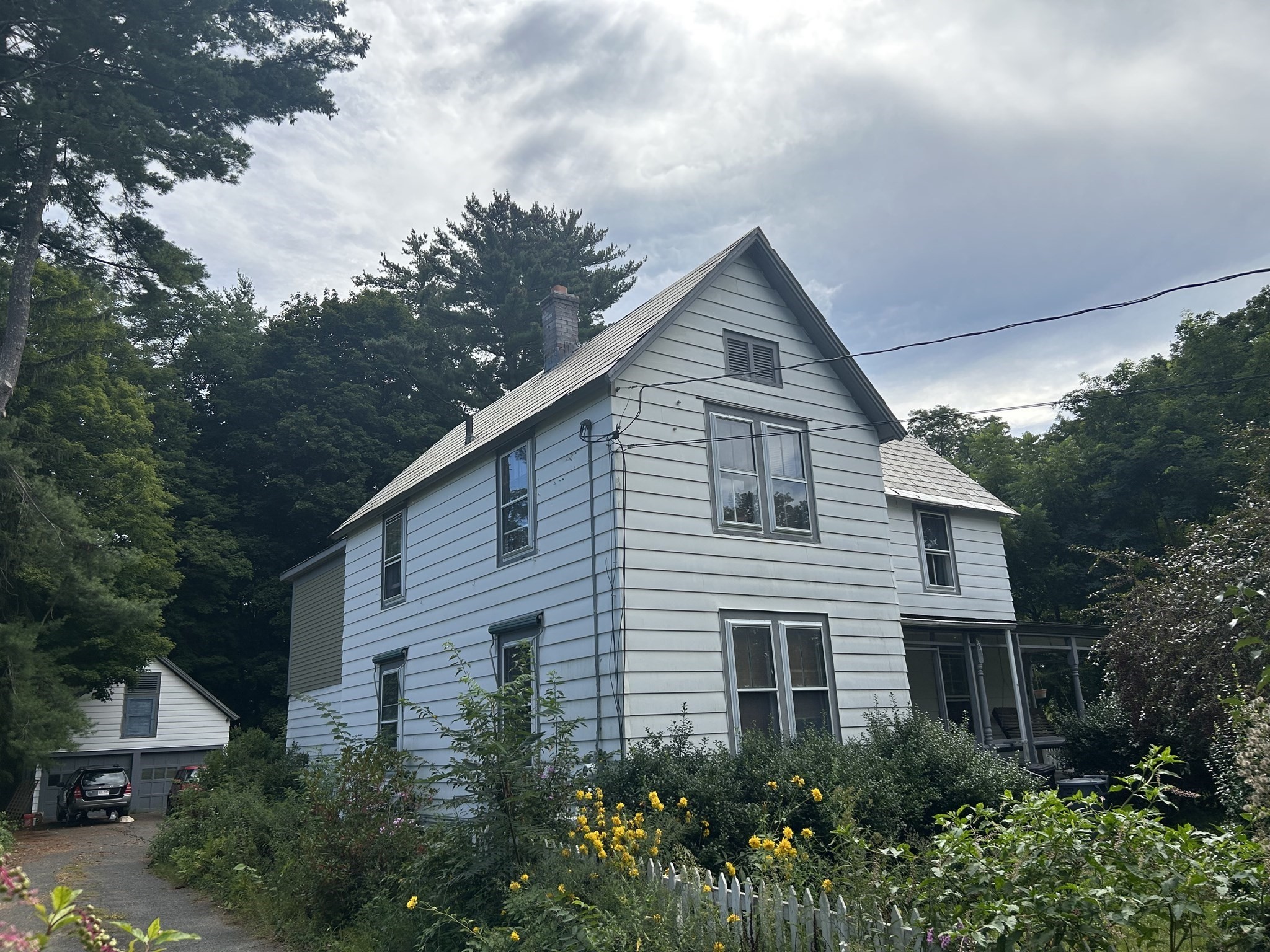 Multifamiliar de 3 habitaciones en 551 Turners Falls Rd, Montague