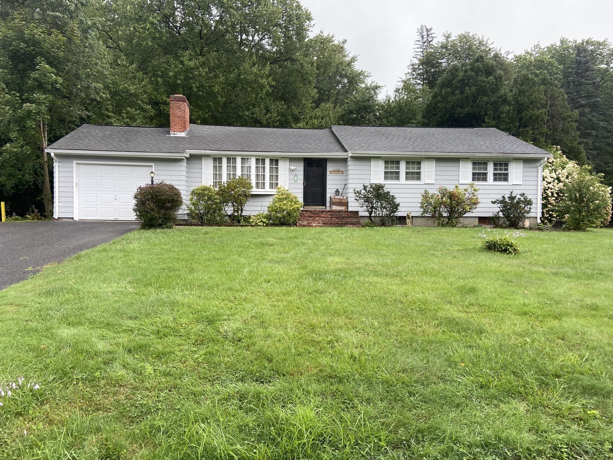 Casa Unifamiliar de 3 quartos em 84 Hillside Drive, East Longmeadow