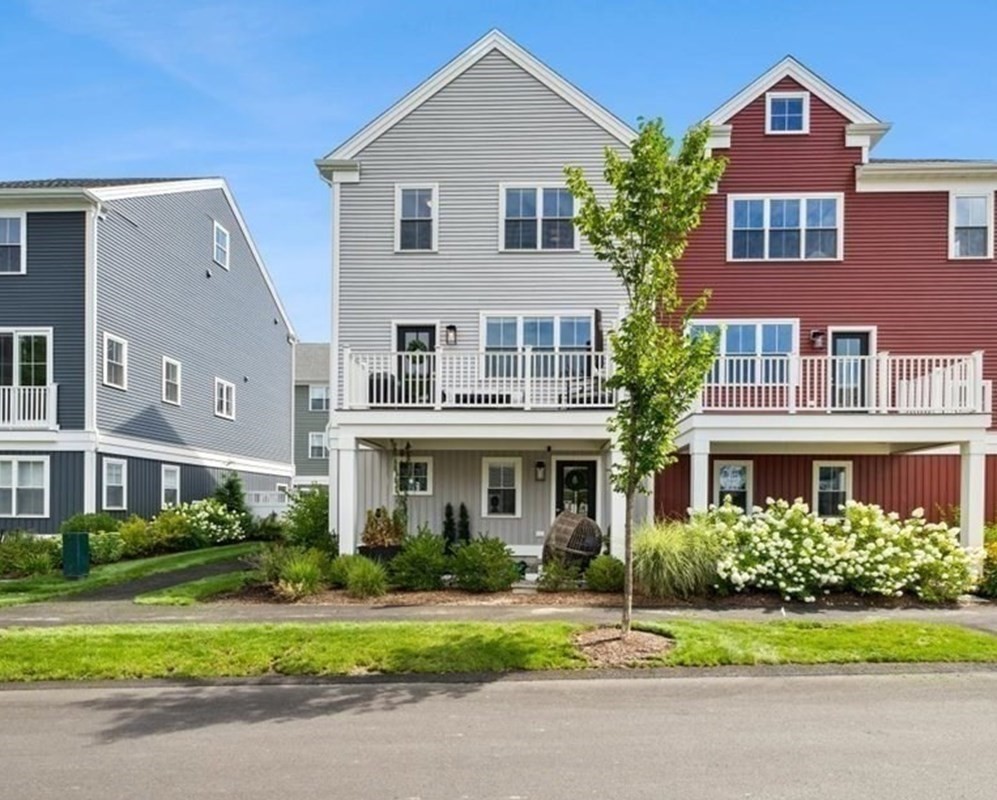 3-bed Condo at 18 Oxbow Rd # 1, Raynham
