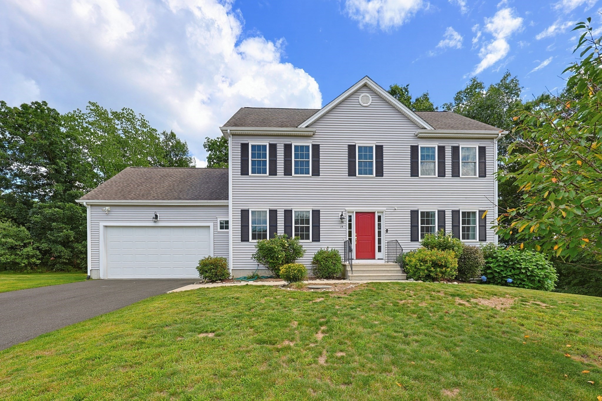 4-bed Single Family at 15 Willow Brook Lane, Blackstone