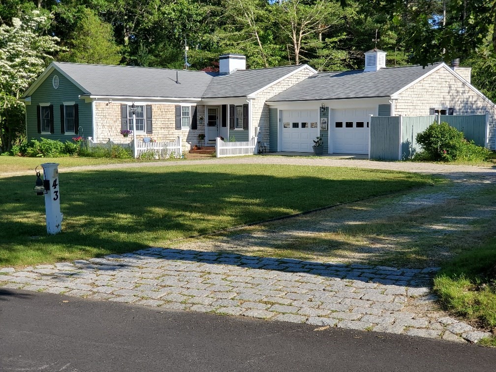 5-bed Single Family at 43 Poponessett Rd, Barnstable