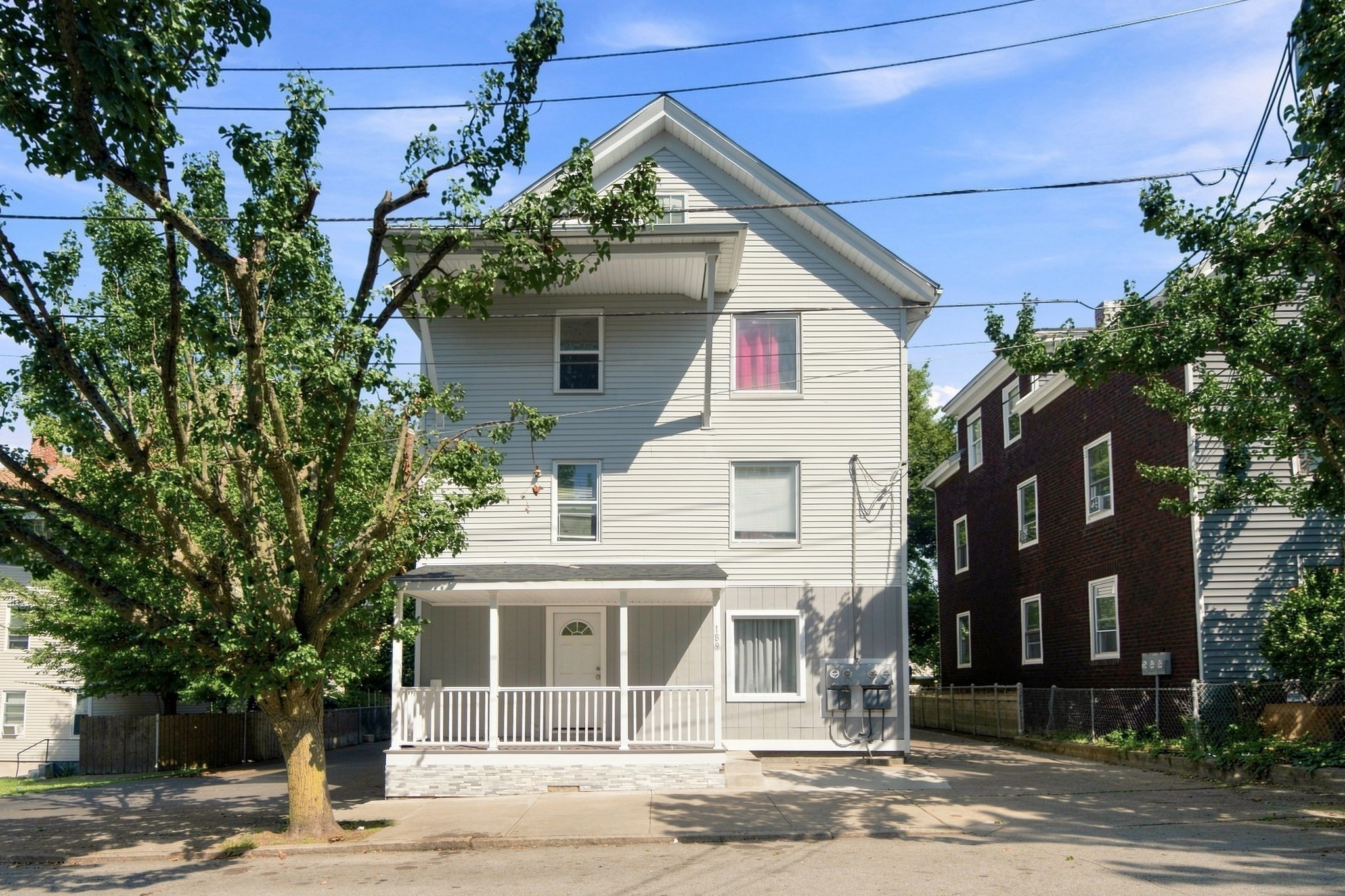 Multifamiliar de 9 habitaciones en 189 Magill St, Pawtucket