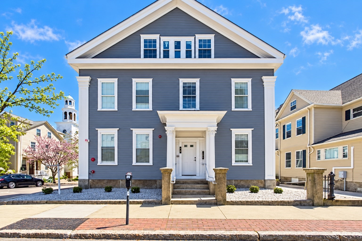 Multifamiliar de 8 habitaciones en 110 Eighth Street, New Bedford