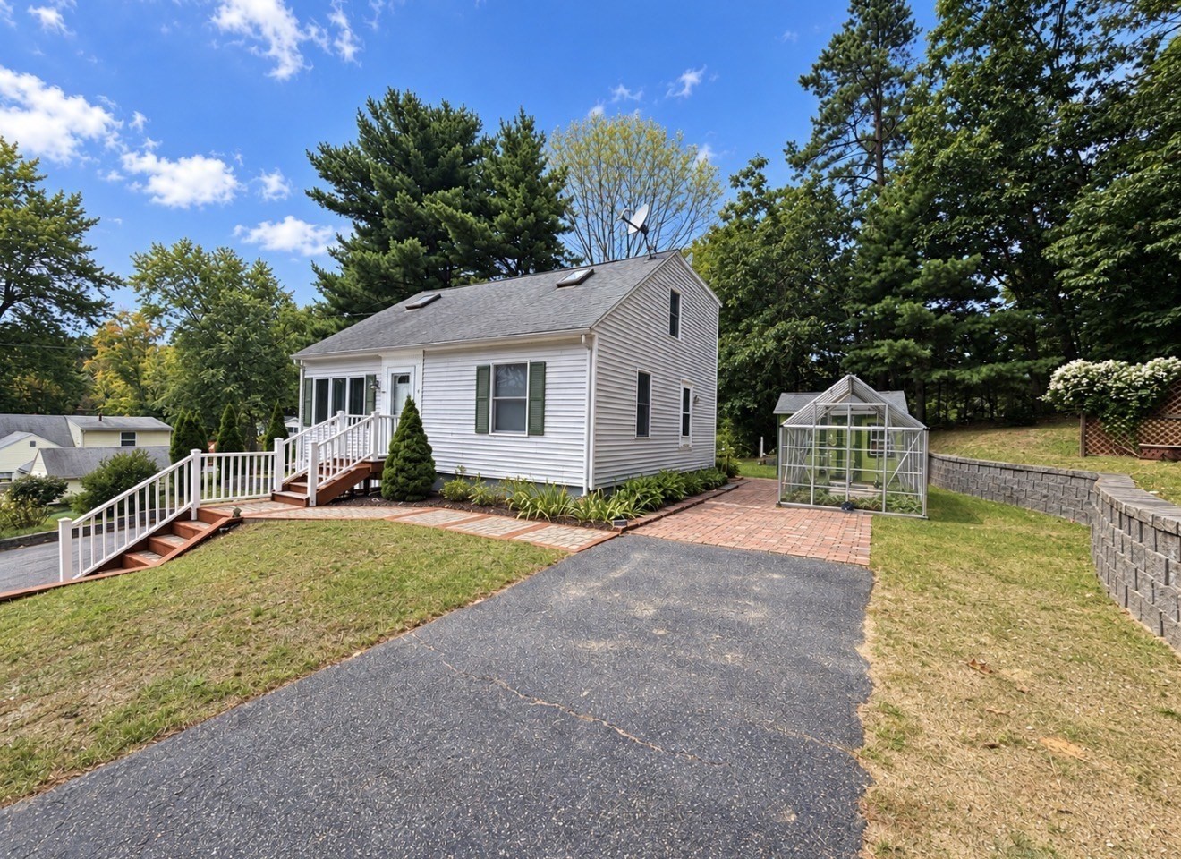 3-bed Single Family at 6 North Lane, Monson