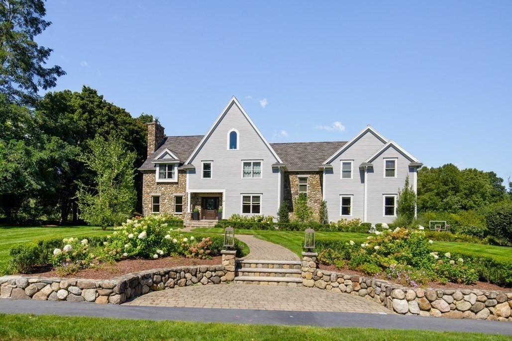 5-bed Single Family at 4 Haywood Farm, Lynnfield