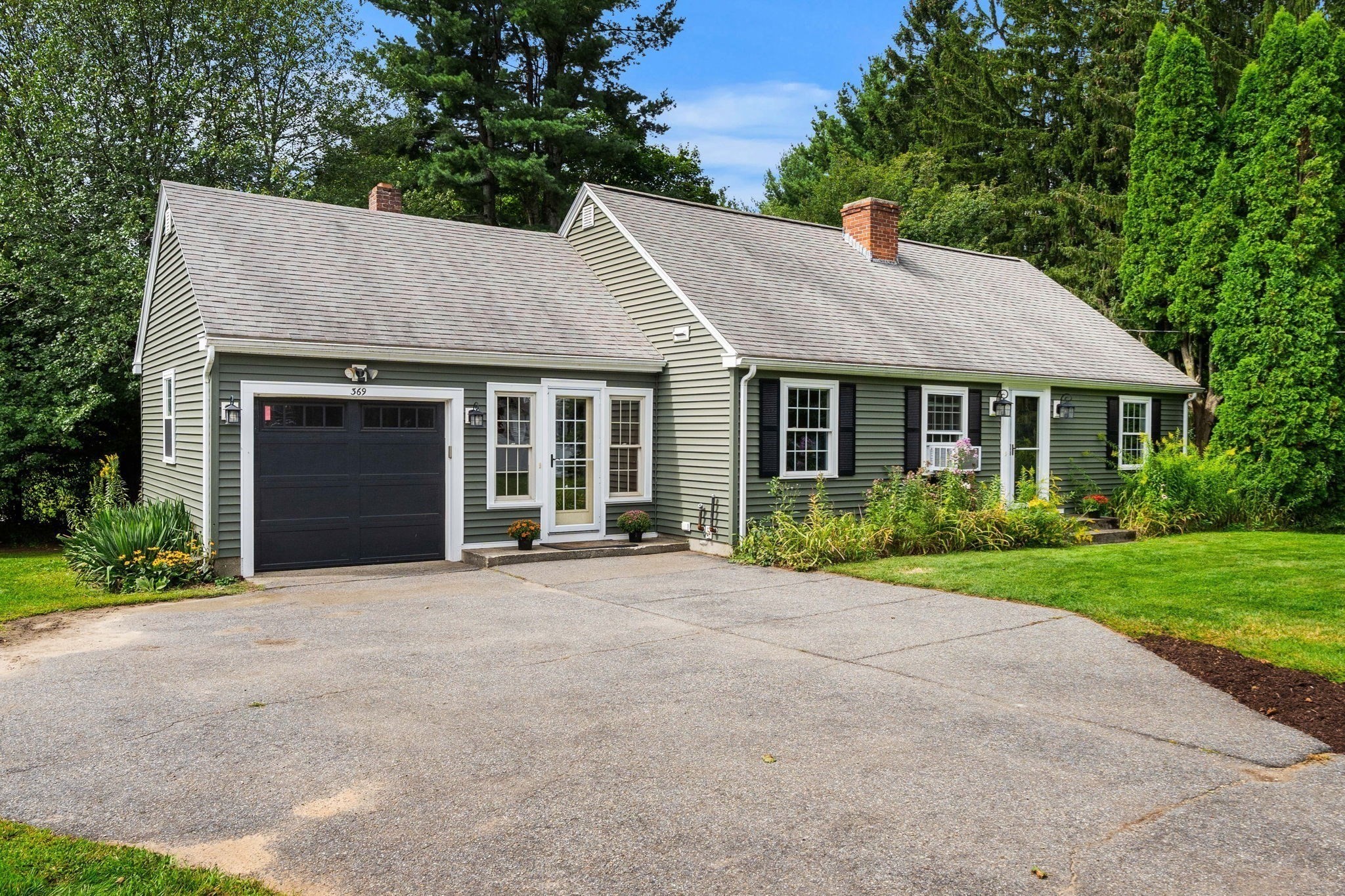 4-bed Single Family at 369 Main St, Holden