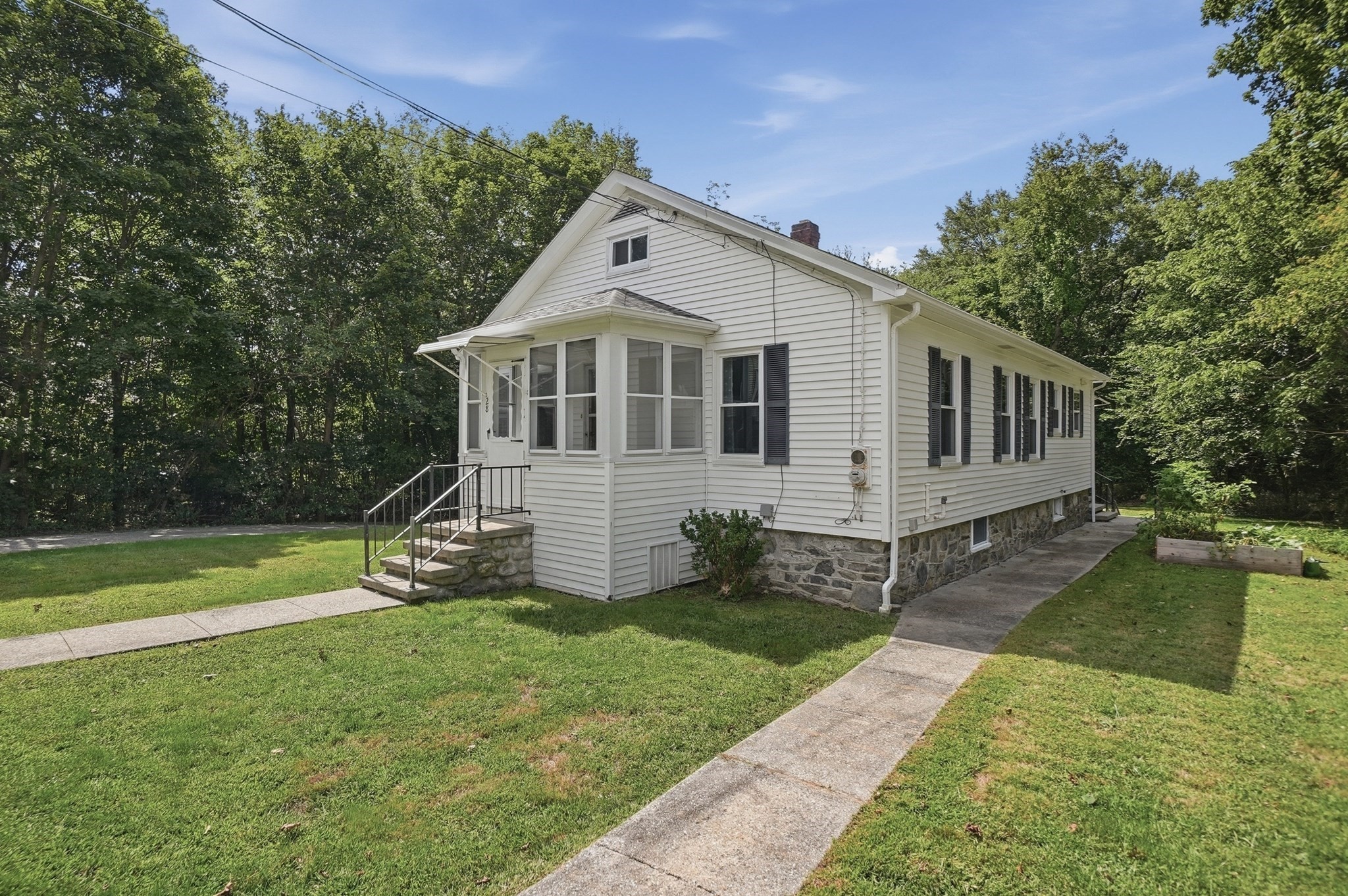 3-bed Single Family at 28 Eastern Avenue, Webster