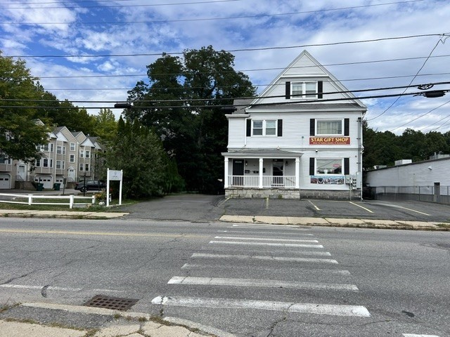 4-bed Multi-Family at 1535 Middlesex Street, Lowell