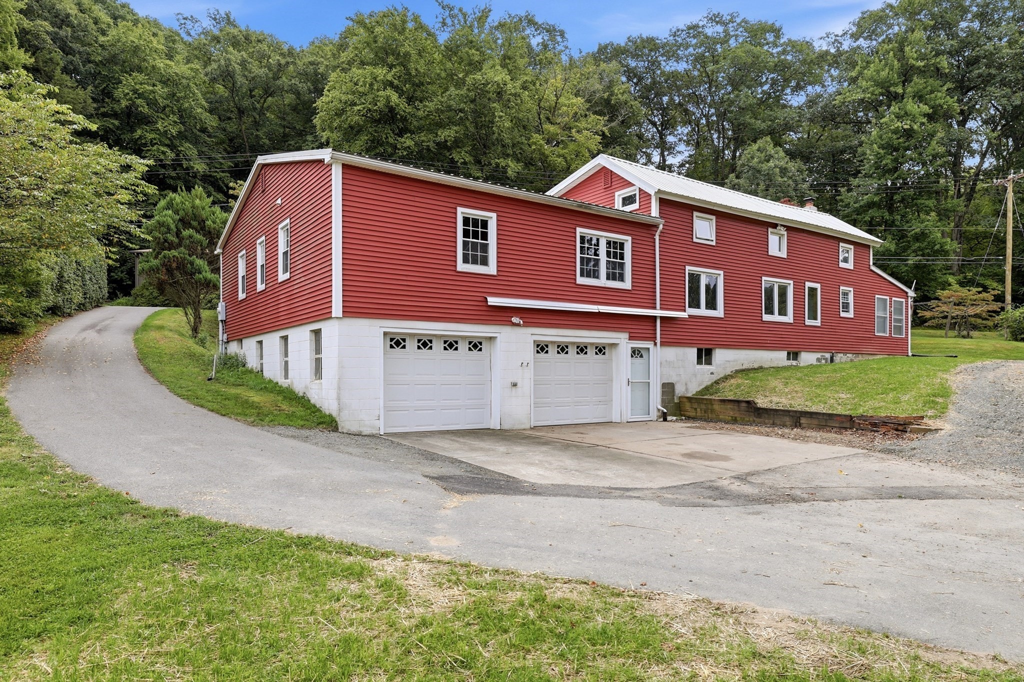 3-bed Single Family at 200 Hockanum Rd, Hadley