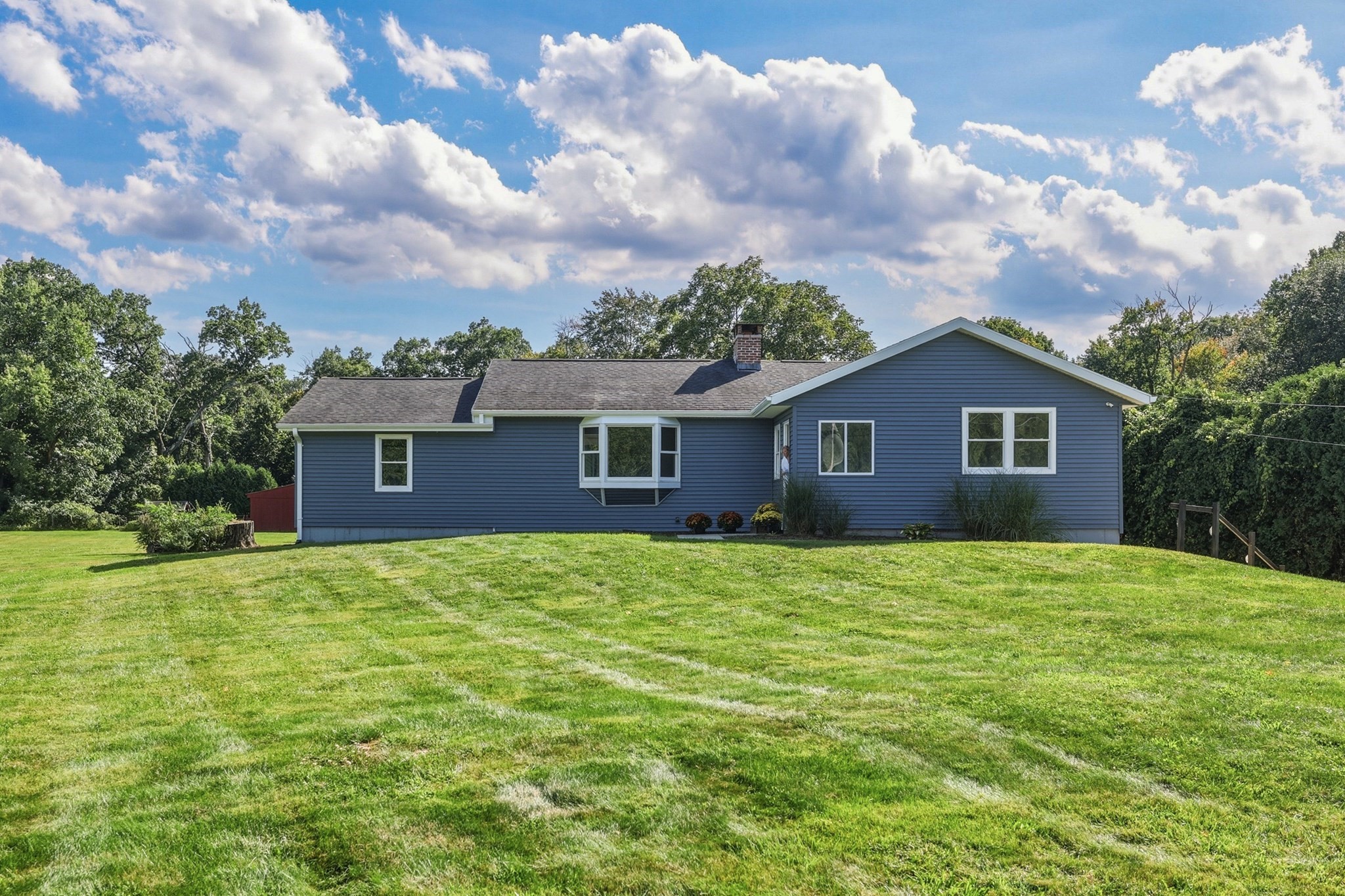 3-bed Single Family at 27 Huntington Rd, Hadley