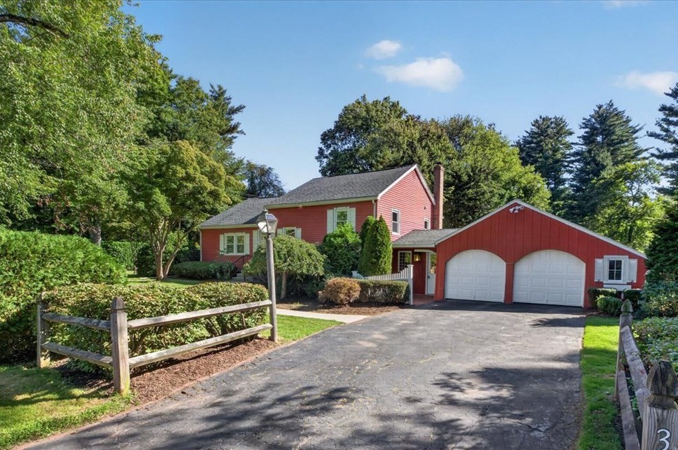 2-bed Single Family at 356 Springfield St, Wilbraham
