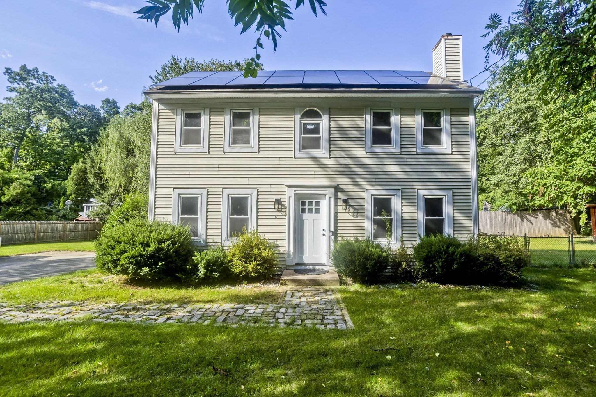 Casa Unifamiliar de 3 quartos em 82 N Lake Ave, Southwick