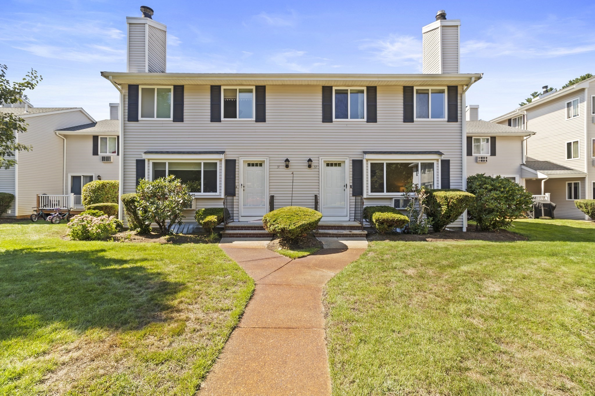 2-bed Condo at 10 Erick Rd # 32, Mansfield