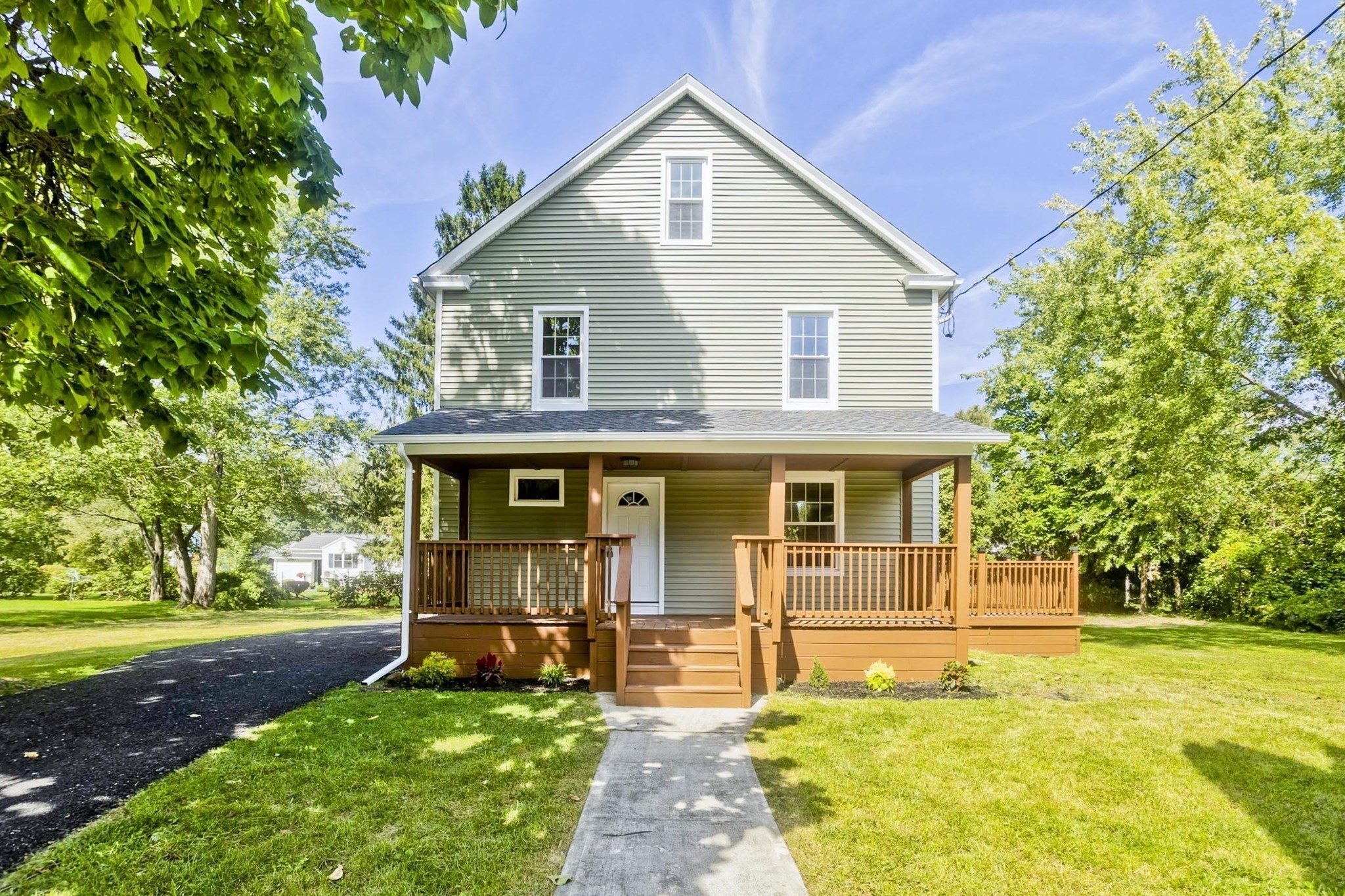 3-bed Single Family at 7 Lawndale Street, Easthampton