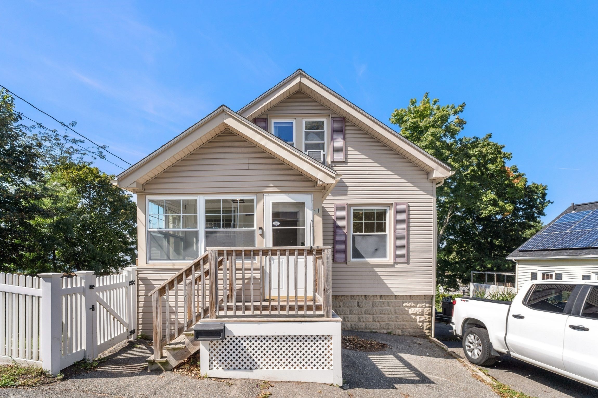 Casa Unifamiliar de 2 quartos em 11 Clifton Ave, Saugus