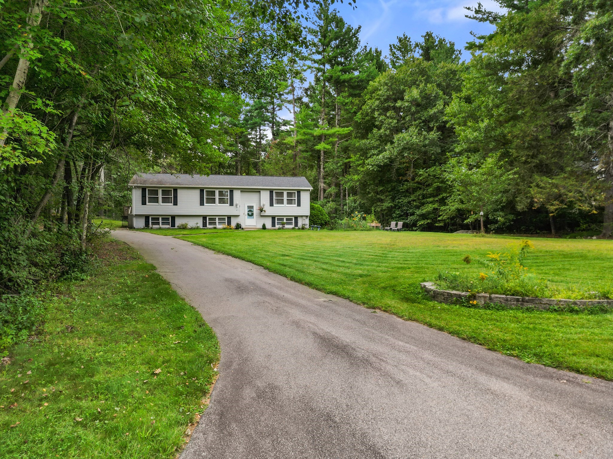 4-bed Single Family at 41 Woodland Rd, Uxbridge