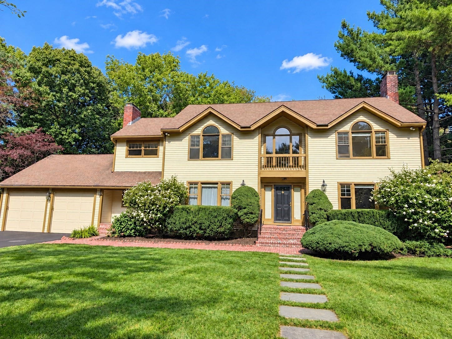 4-bed Single Family at 9 Solomon Pierce Rd, Lexington