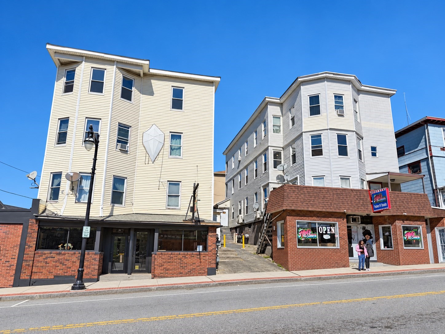 Multifamiliar de 18 quartos em 273-279 Grafton St, Worcester