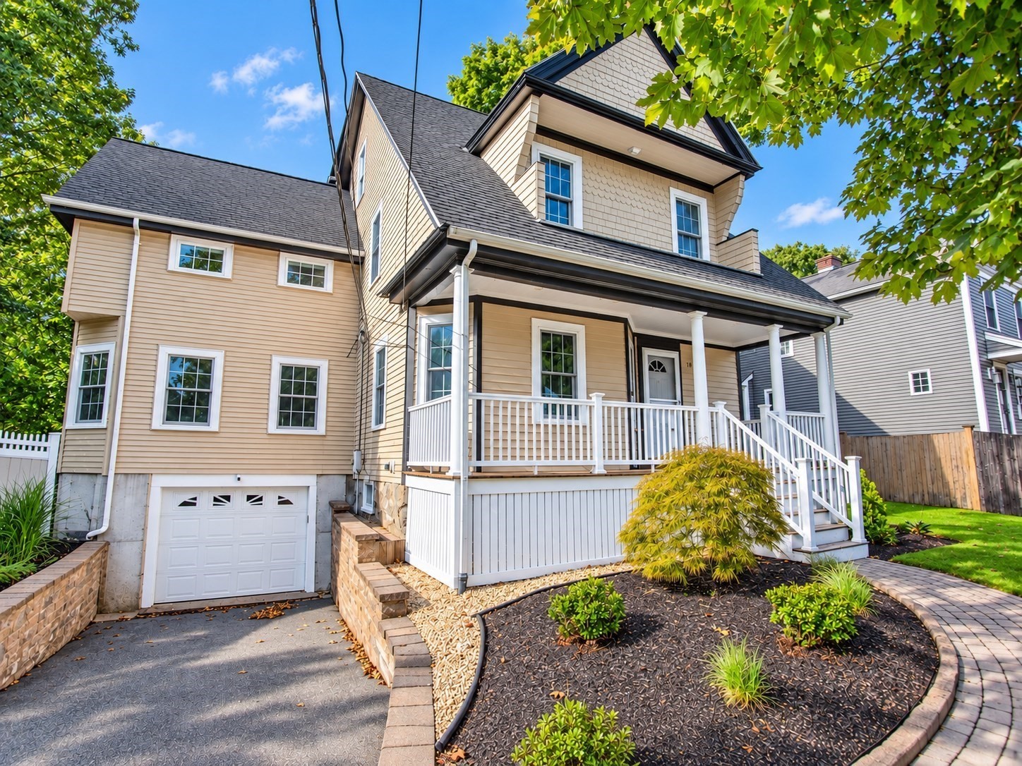 4-bed Single Family at 84 Spring St, Wakefield