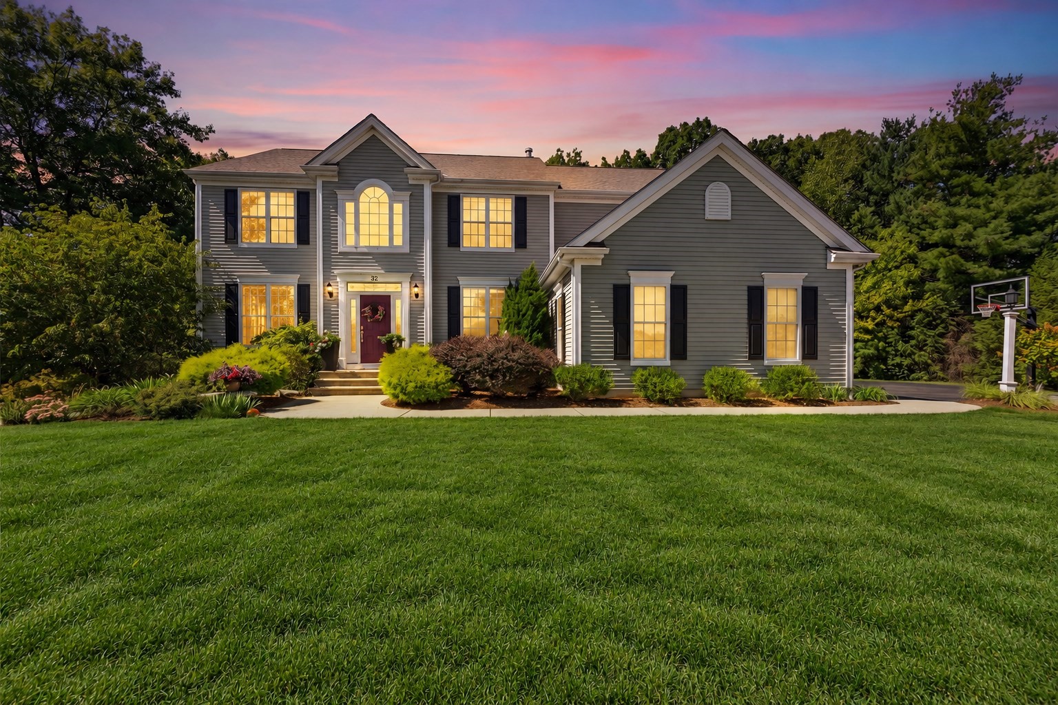 4-bed Single Family at 32 Howarth Dr, Upton
