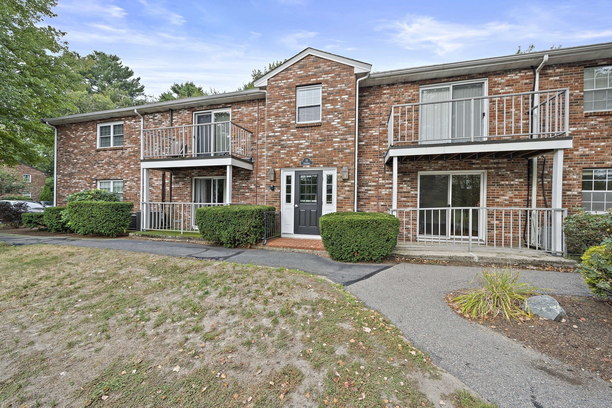 1-bed Condo at 18 Kingswood Dr # 5, Abington
