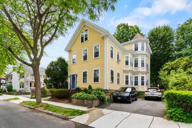 8-bed Multi-Family at 24 Park St, Wakefield