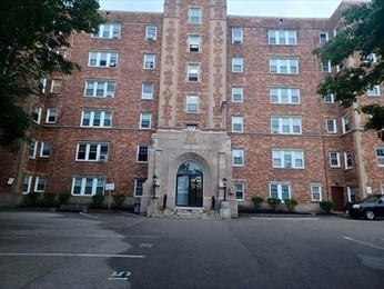 1-bed Condo at 195 Thomas Burgin Pkwy # 511, Quincy