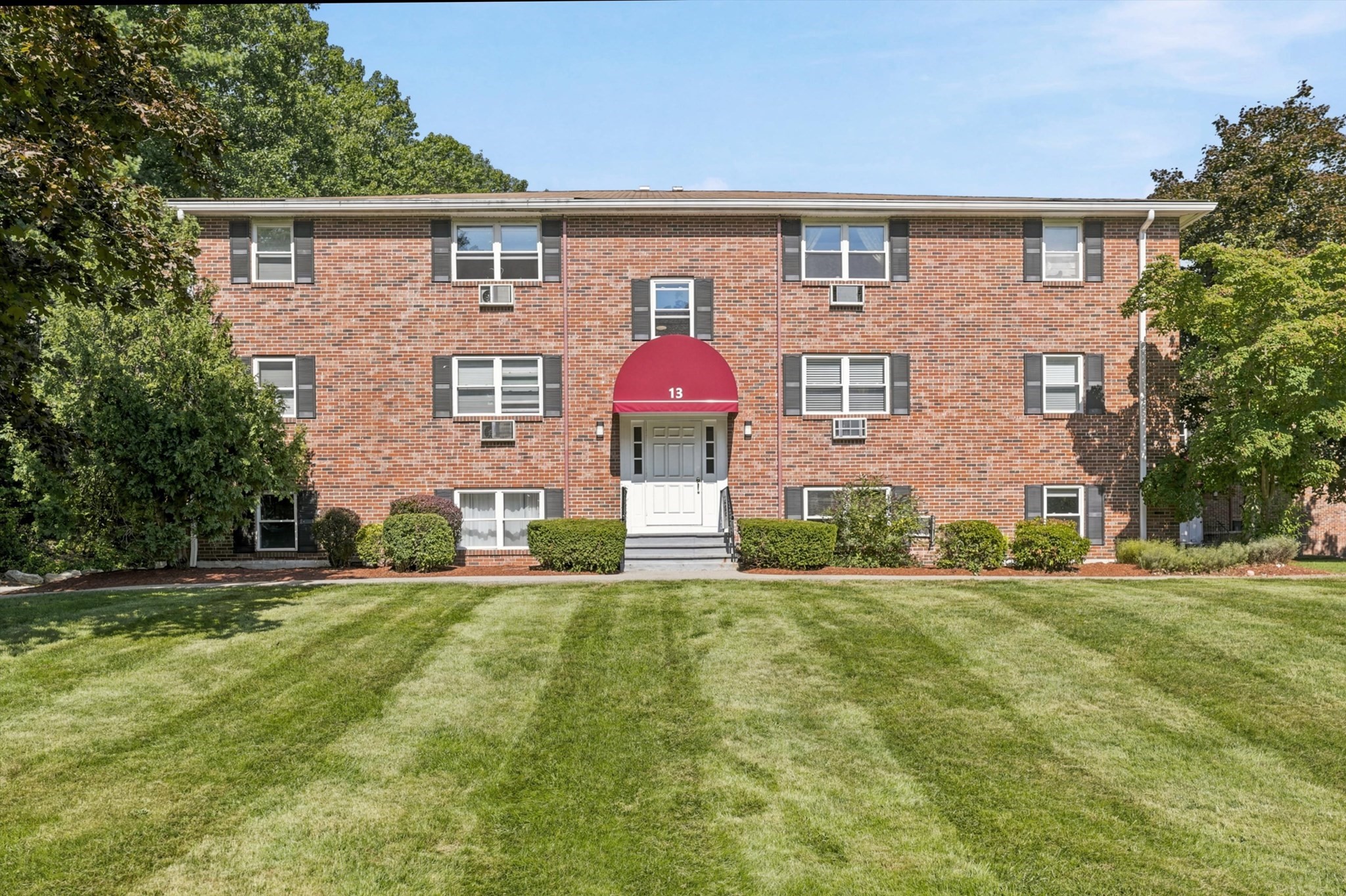 2-bed Condo at 13 Cross Street # 11, Chelmsford