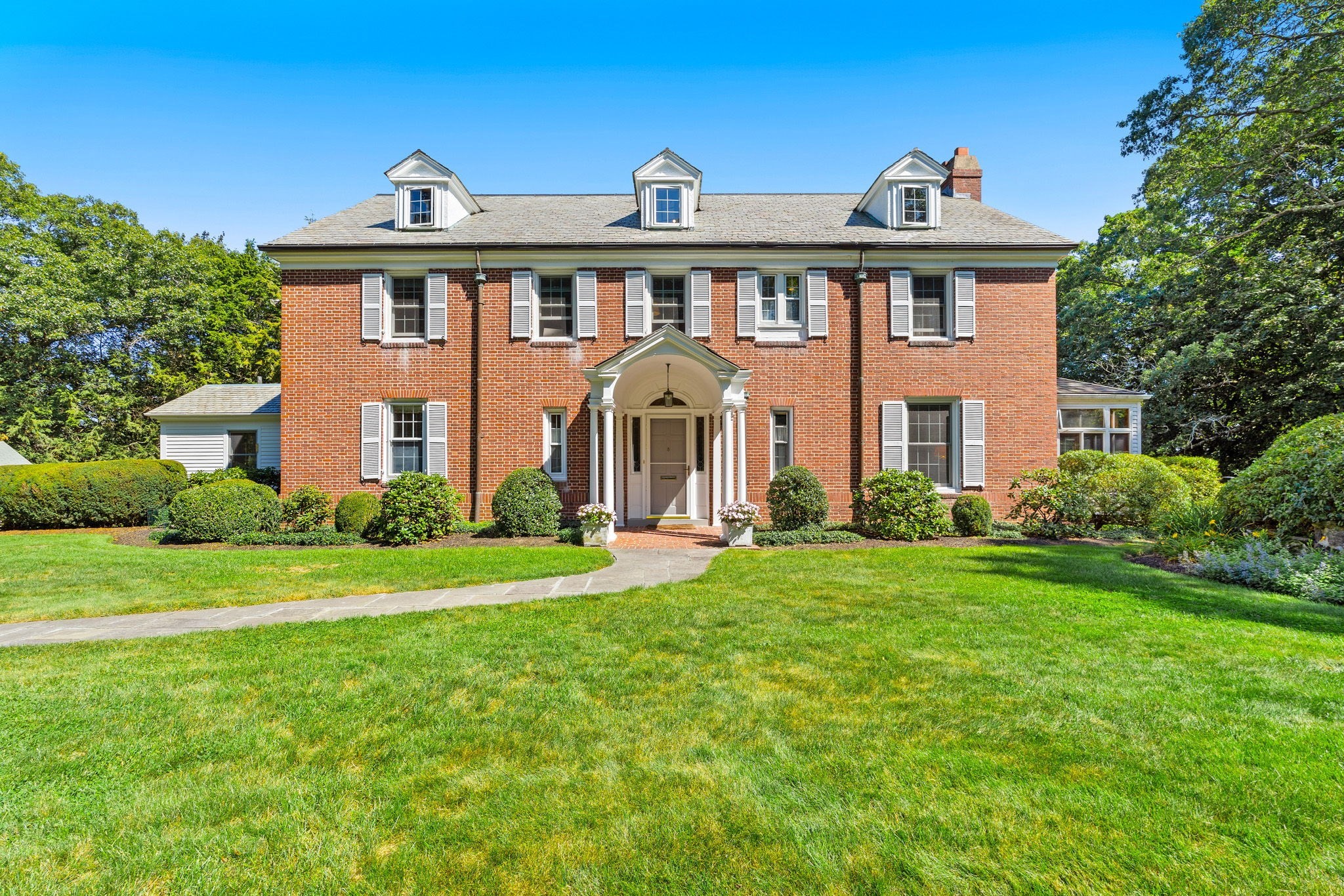 5-bed Single Family at 8 Oakmount Circle, Lexington