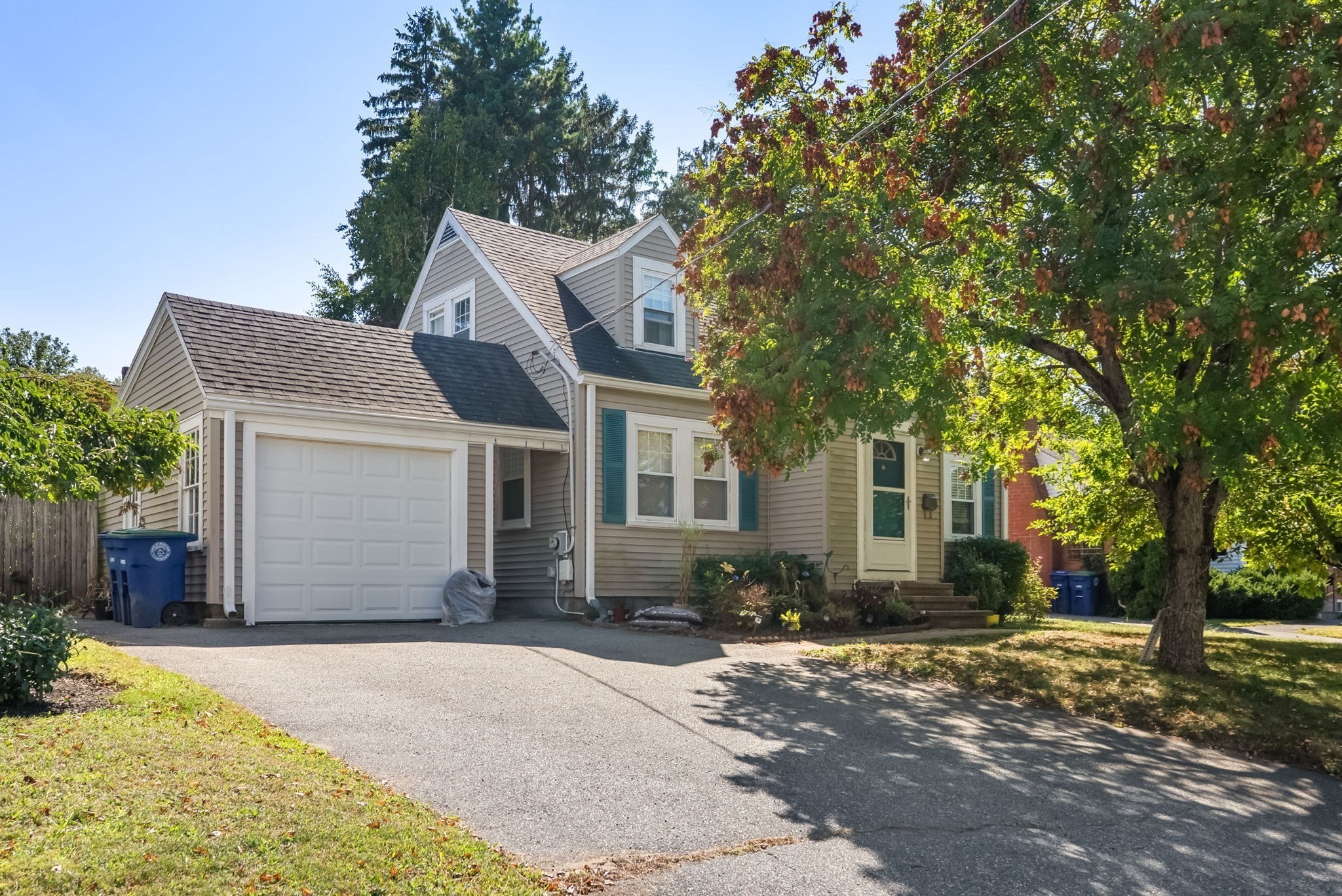3-bed Single Family at 18 Hill View Road, Braintree