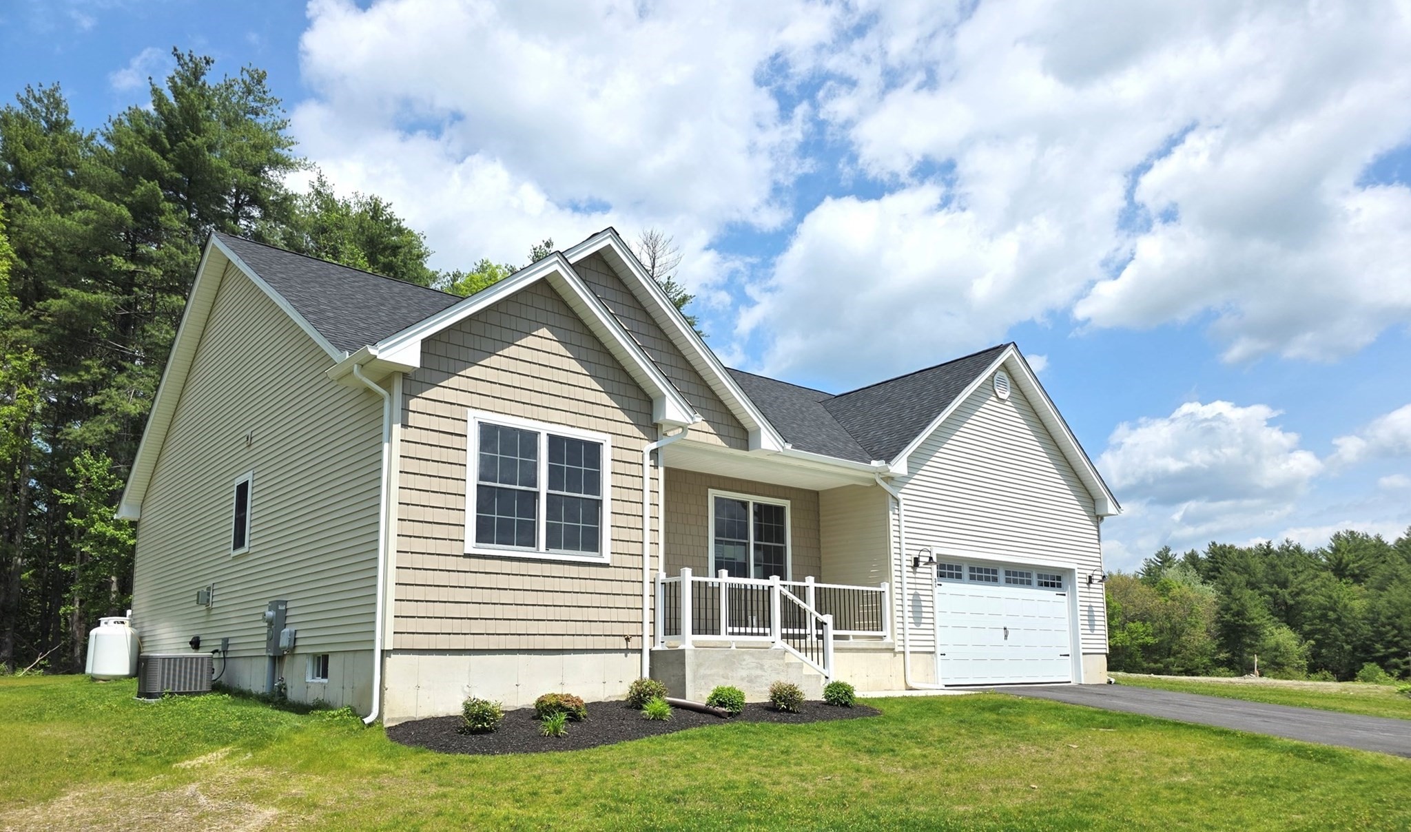 3-bed Single Family at 31 High Bluff, Belchertown