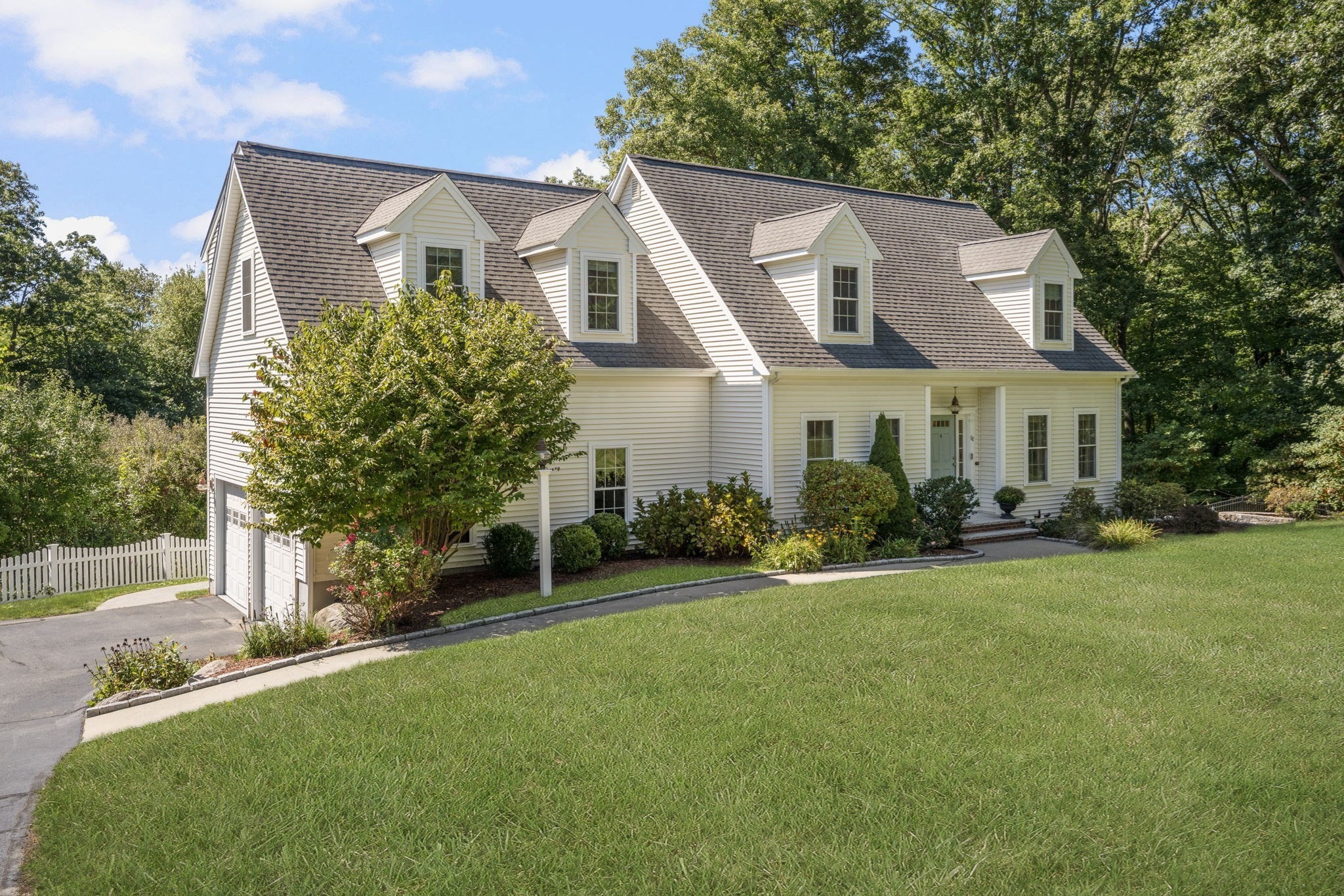 4-bed Single Family at 62 Pinsonnault Lane, North Attleboro