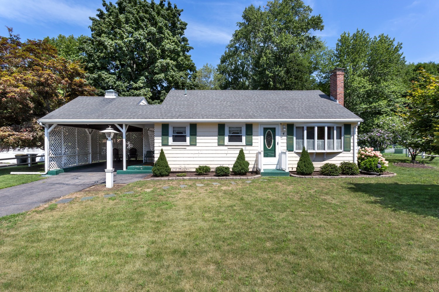 3-bed Single Family at 4 Southgate Rd, Franklin