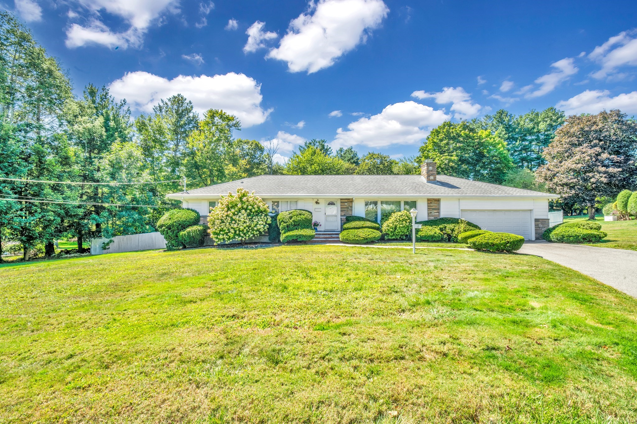 3-bed Single Family at 17 Hallen Ave, Milton