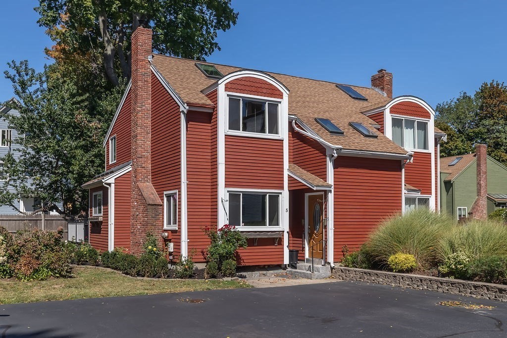 2-bed Condo at 5 Chase Ln # 5, Lynn