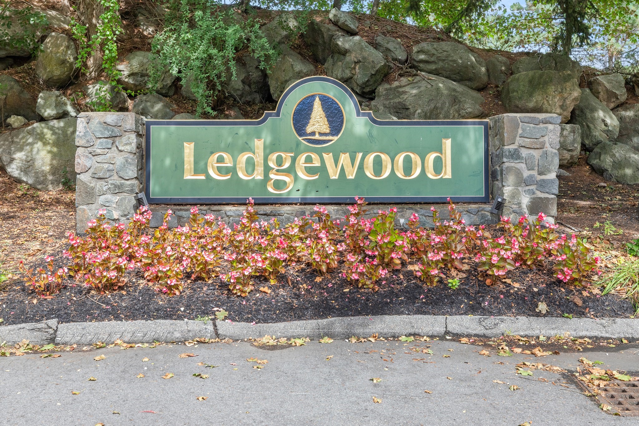 Condominio de 2 habitaciones en 4 Ledgewood Way # 21, Peabody