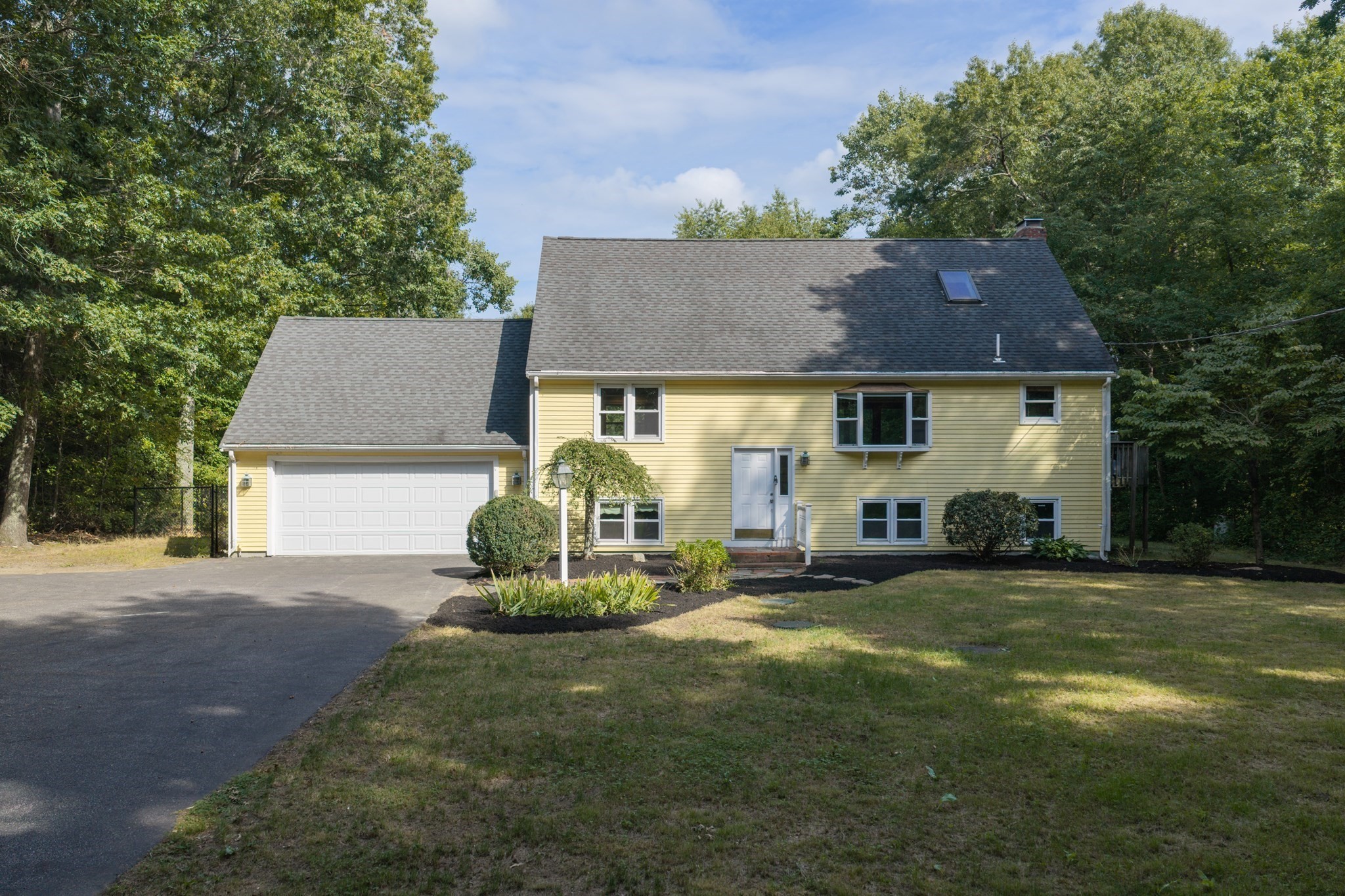 4-bed Single Family at 15 N Precinct St, Lakeville