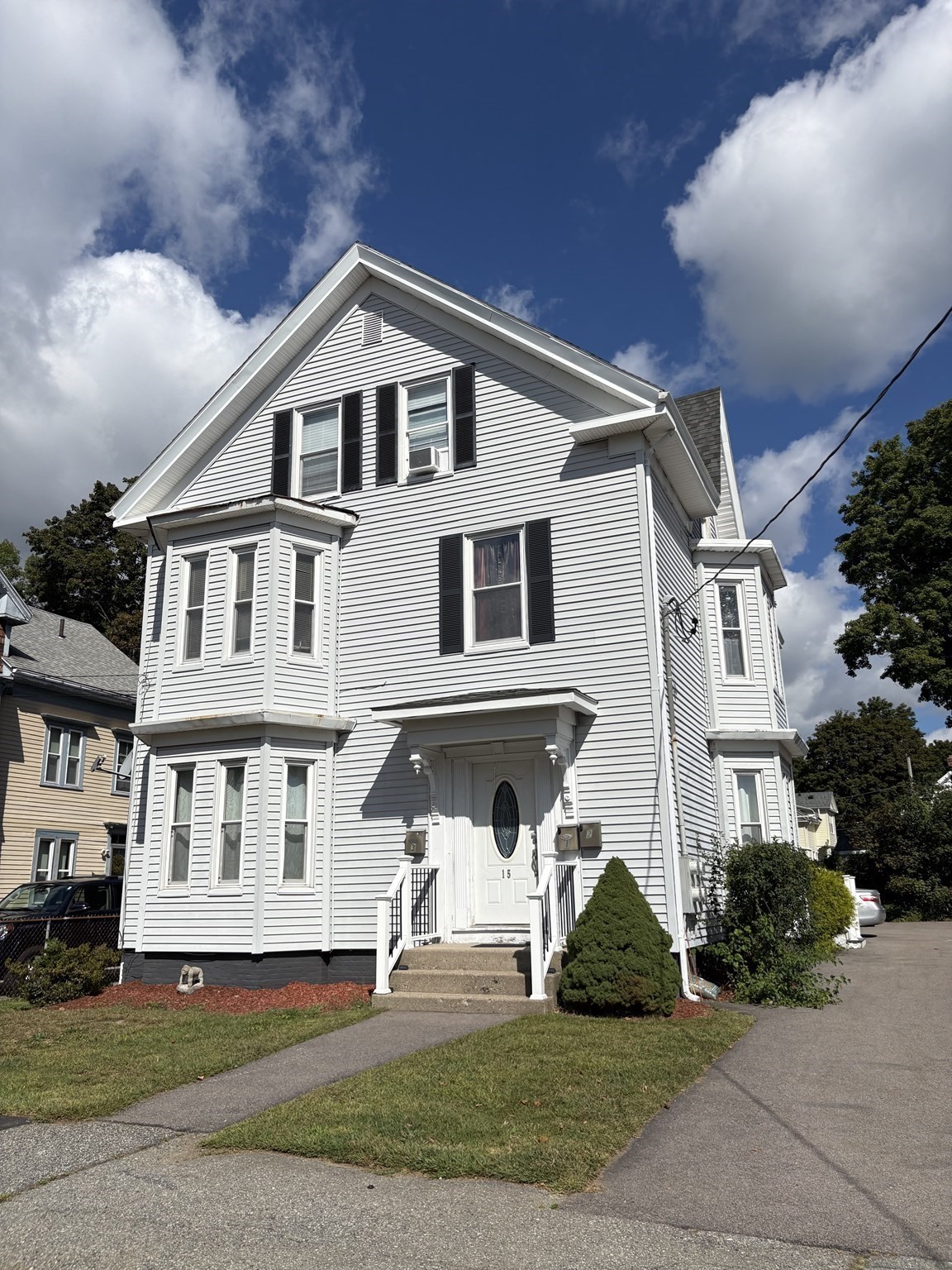 Multifamiliar de 5 habitaciones en 15 Leonard Street, North Attleboro